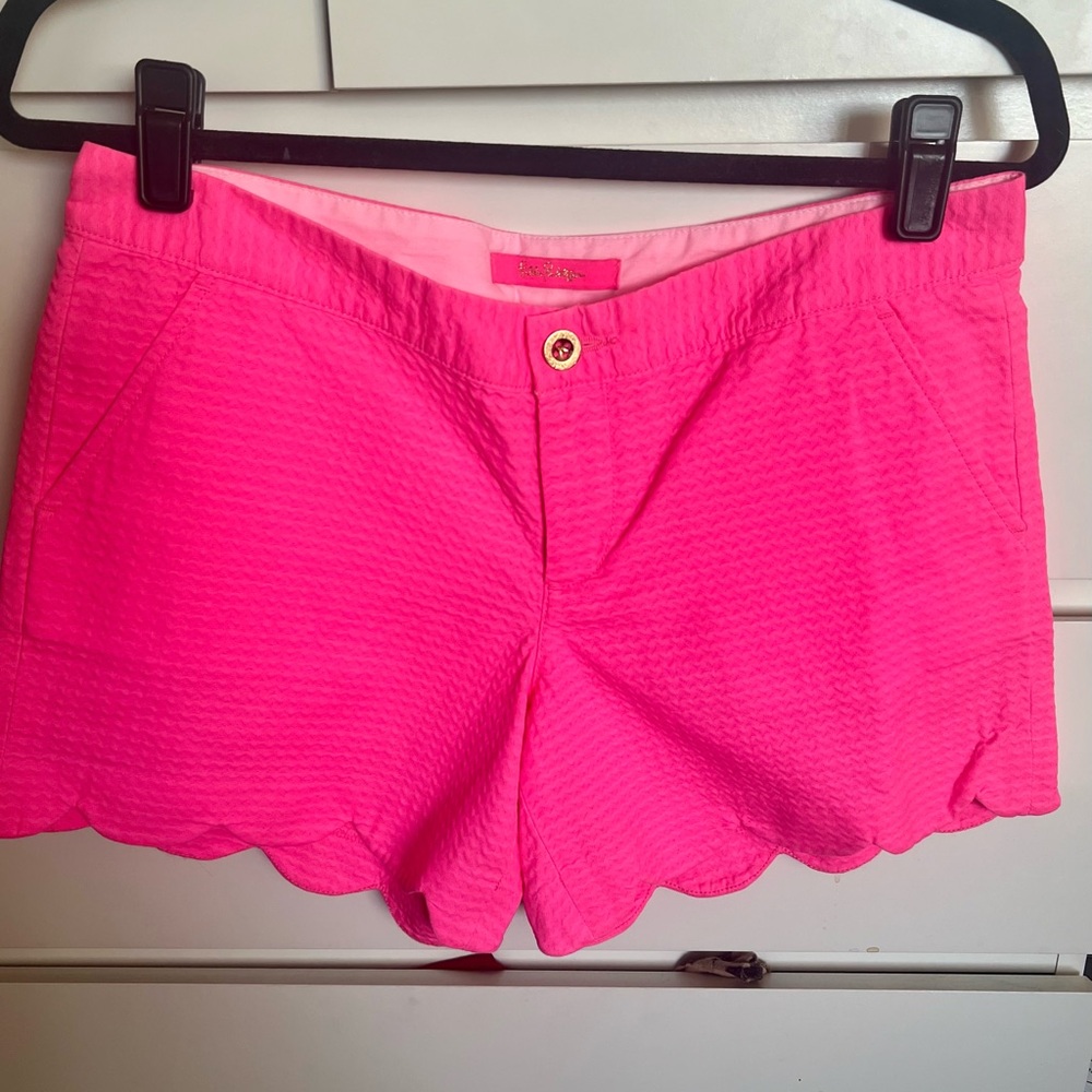 Lilly Pulitzer buttercup short hot pink 
Textured solid cotton size 4 new BNWT